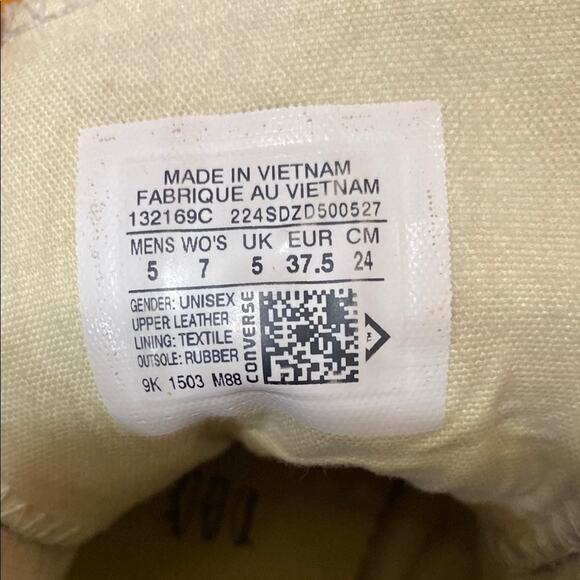 Converse Chuck Taylor’s White Leather High-Top Sneakers Red Trim Women 7 Men 5 - Picture 9 of 11